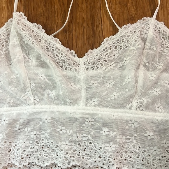 b.tempt’d white lace bralette, Sz XL, adjustable straps, lined in front, - Picture 3 of 15